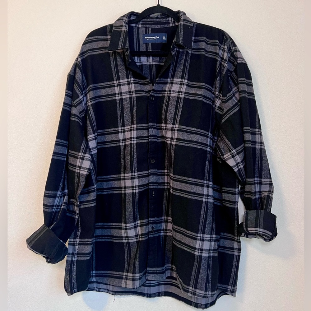 Abercrombie & Fitch Black and Grey Flannel Shirt